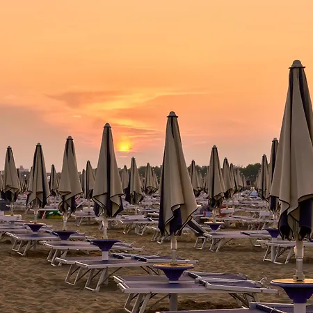 Lovely Flat With Side Sea View And Swimming Pool Bibione