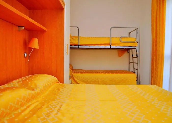 Lovely Flat With Side Sea View And Swimming Pool ביביונה